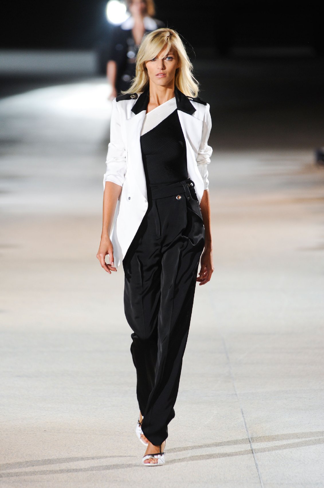 desfile-vaccarello-milao-verao2013-01