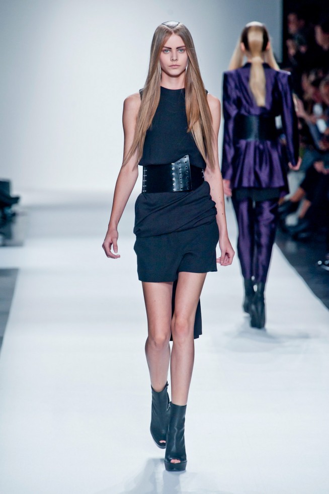 detalhes-ann-demeulemeester-paris-verao-2013-102