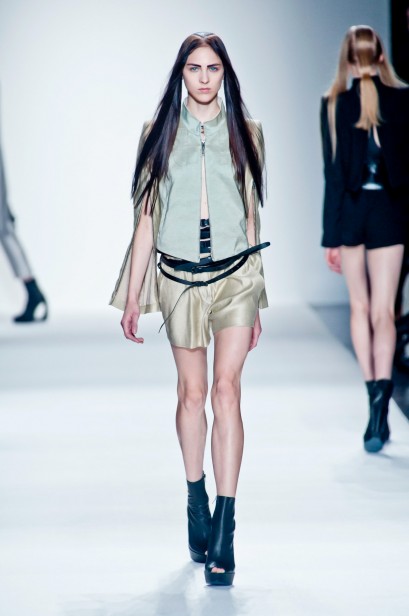 detalhes-ann-demeulemeester-paris-verao-2013-108