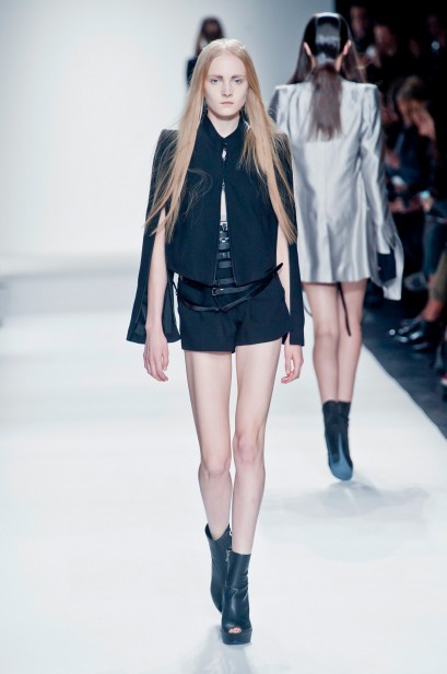 detalhes-ann-demeulemeester-paris-verao-2013-110