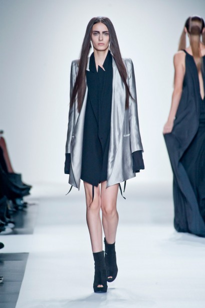 detalhes-ann-demeulemeester-paris-verao-2013-112