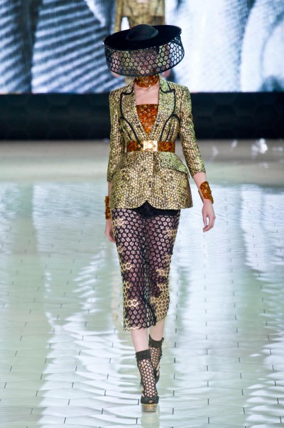 desfile-mcqueen-paris-verao-2013-100