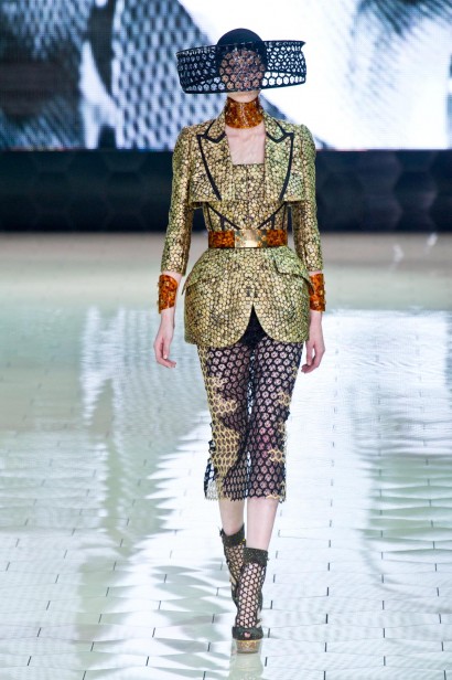 desfile-mcqueen-paris-verao-2013-101