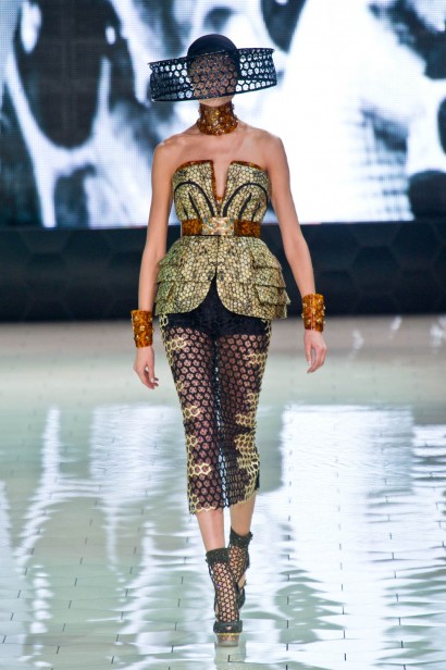 desfile-mcqueen-paris-verao-2013-102