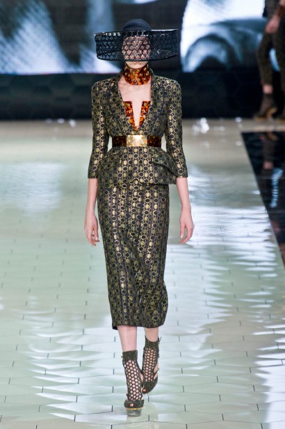 desfile-mcqueen-paris-verao-2013-103