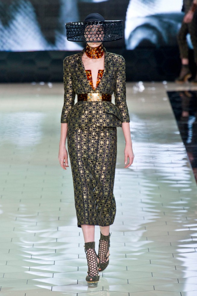 desfile-mcqueen-paris-verao-2013-103