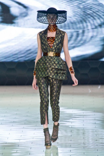 desfile-mcqueen-paris-verao-2013-104
