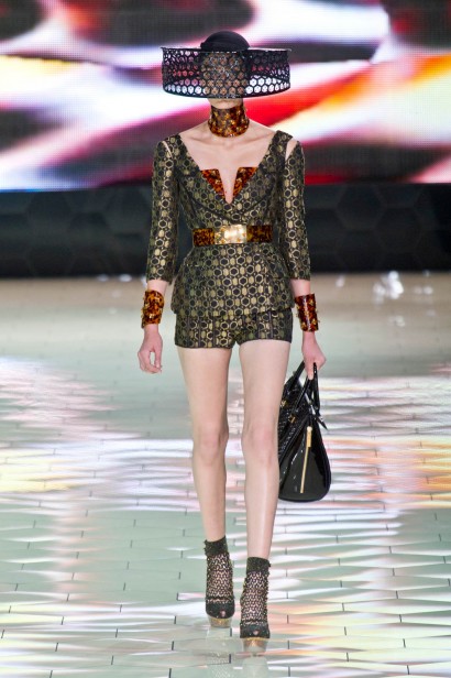 desfile-mcqueen-paris-verao-2013-105