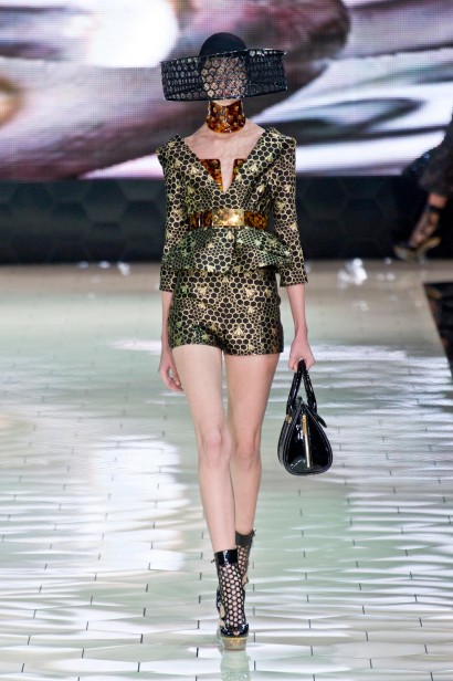 desfile-mcqueen-paris-verao-2013-107