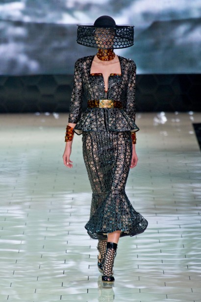 desfile-mcqueen-paris-verao-2013-108