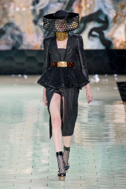 desfile-mcqueen-paris-verao-2013-111