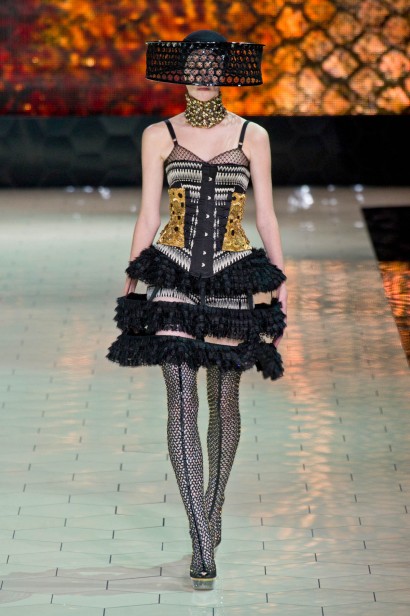 desfile-mcqueen-paris-verao-2013-115