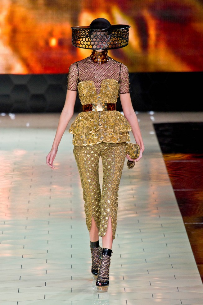 desfile-mcqueen-paris-verao-2013-118
