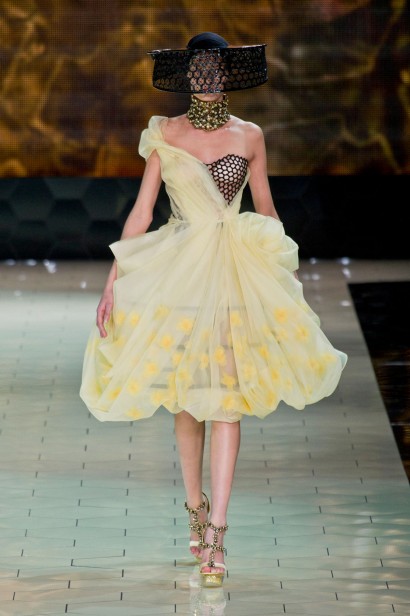 desfile-mcqueen-paris-verao-2013-120