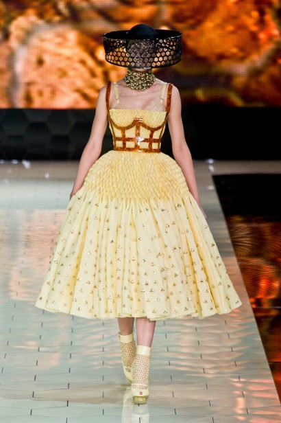 desfile-mcqueen-paris-verao-2013-124