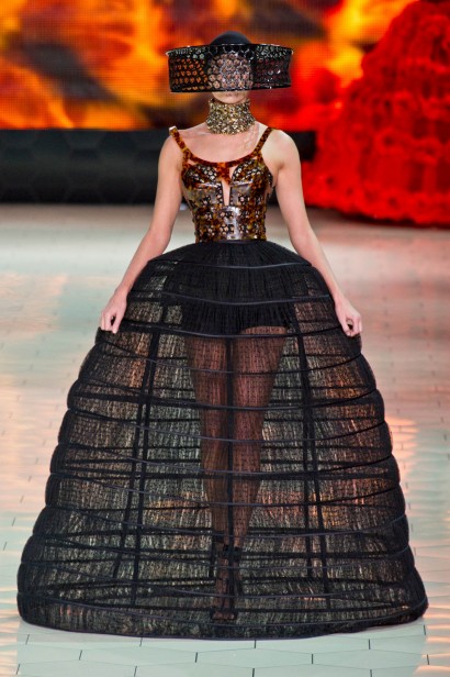 desfile-mcqueen-paris-verao-2013-129