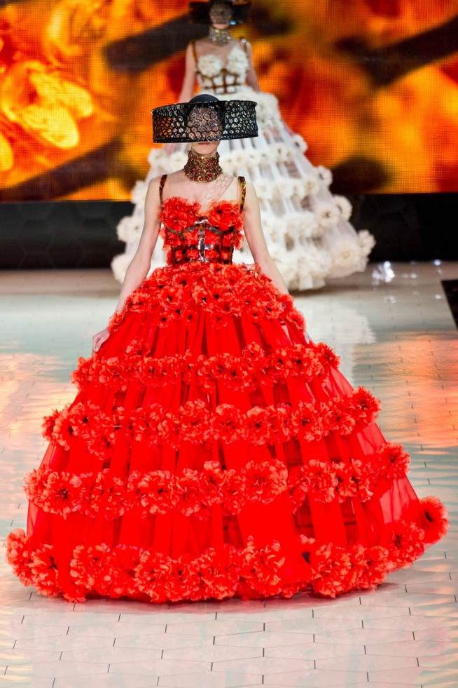 desfile-mcqueen-paris-verao-2013-130