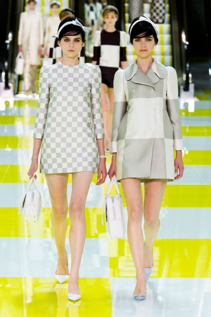 desfile-vuitton-paris-verao2013-09