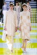 desfile-vuitton-paris-verao2013-11