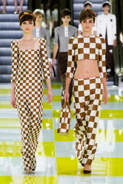 desfile-vuitton-paris-verao2013-12