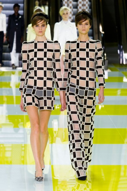 desfile-vuitton-paris-verao2013-23