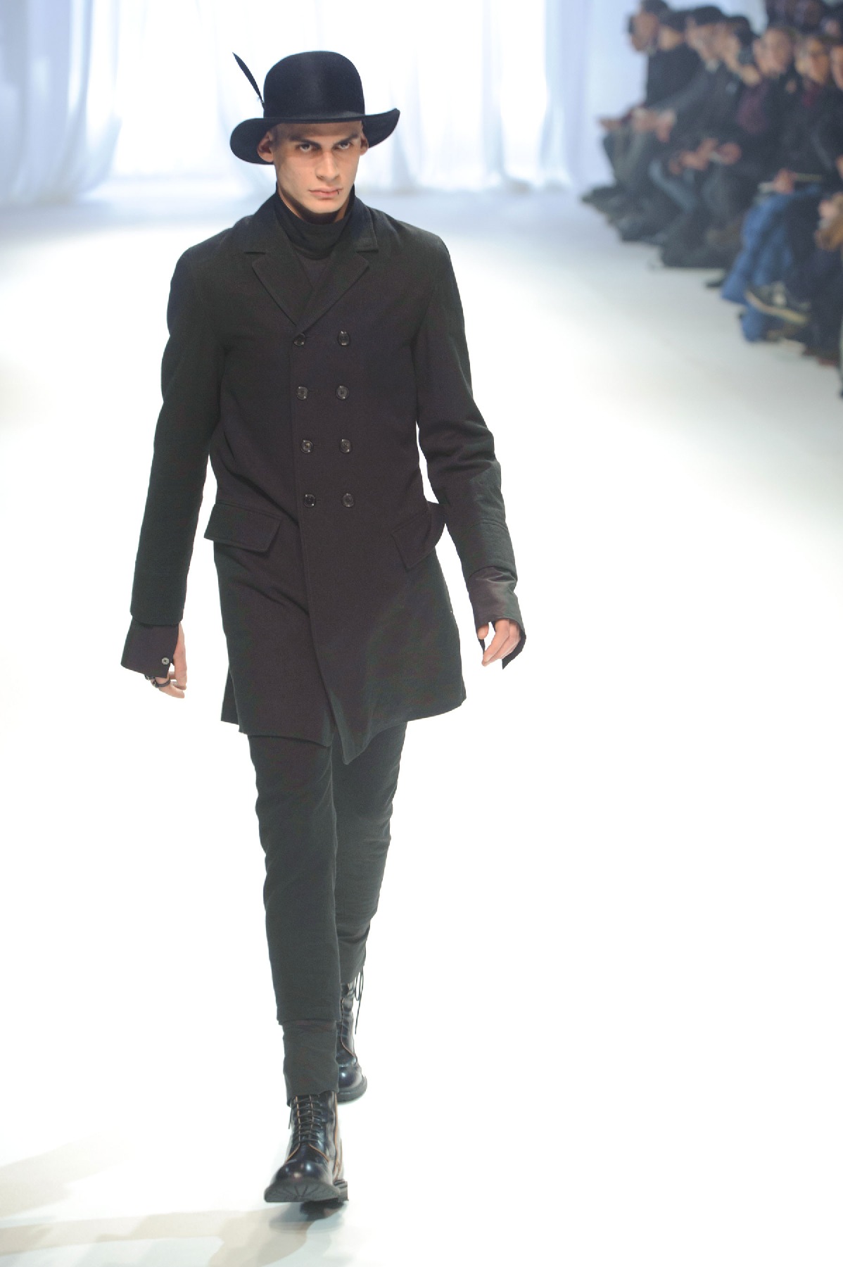 desfile-ann-demeulemeester-mennverno2013-01