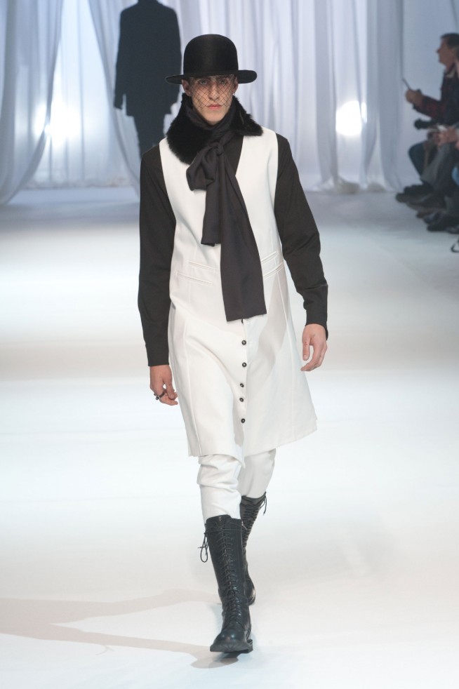 desfile-ann-demeulemeester-mennverno2013-02