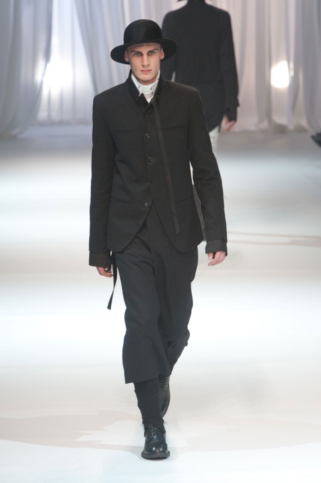 desfile-ann-demeulemeester-mennverno2013-04