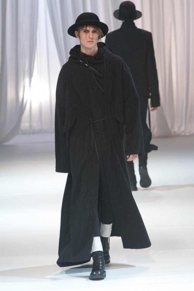 desfile-ann-demeulemeester-mennverno2013-05