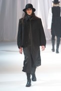 desfile-ann-demeulemeester-mennverno2013-07