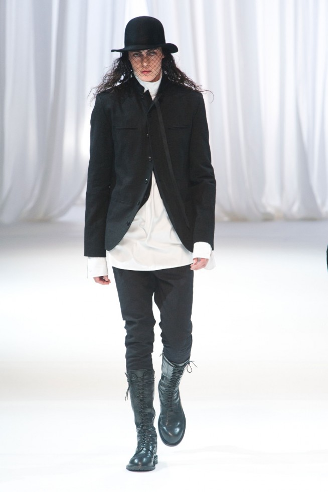 desfile-ann-demeulemeester-mennverno2013-08