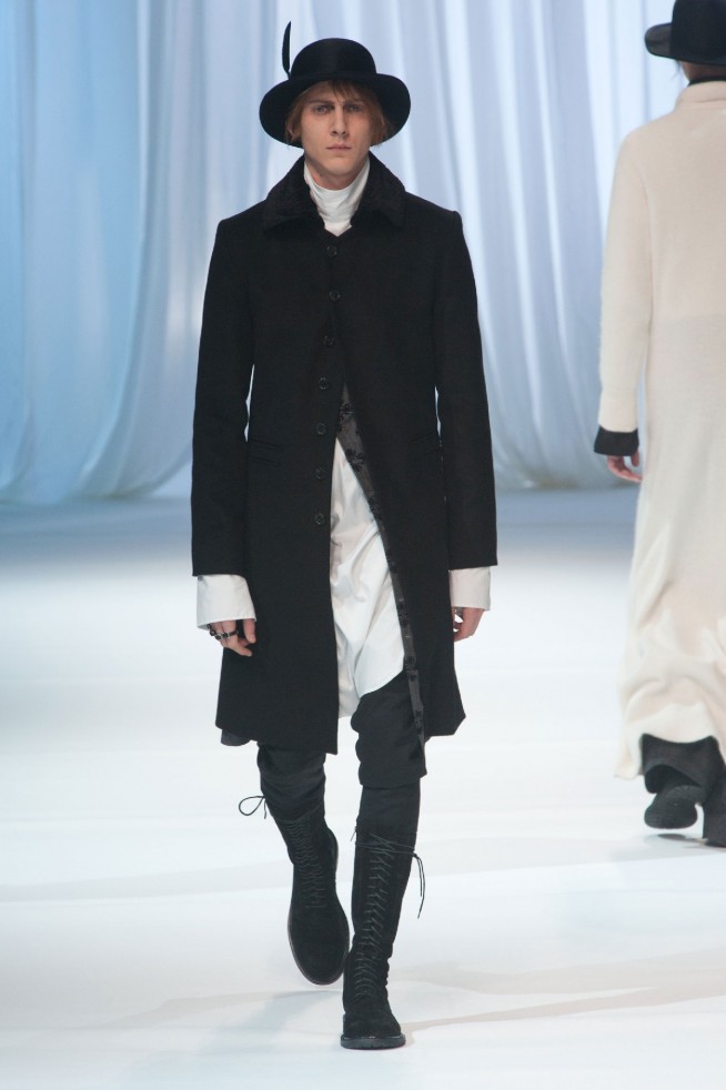 desfile-ann-demeulemeester-mennverno2013-10