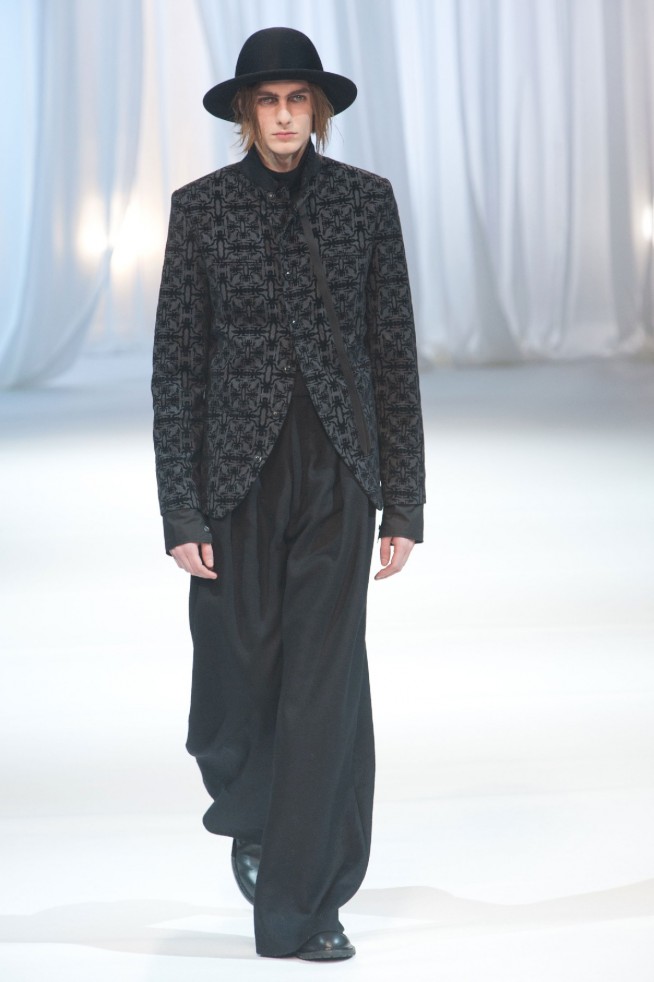 desfile-ann-demeulemeester-mennverno2013-11