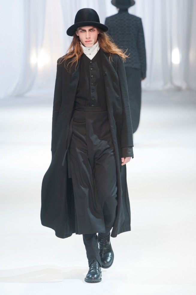 desfile-ann-demeulemeester-mennverno2013-12