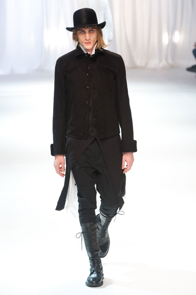 desfile-ann-demeulemeester-mennverno2013-29