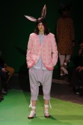 desfile-commedesgarcons-mennverno2013-03