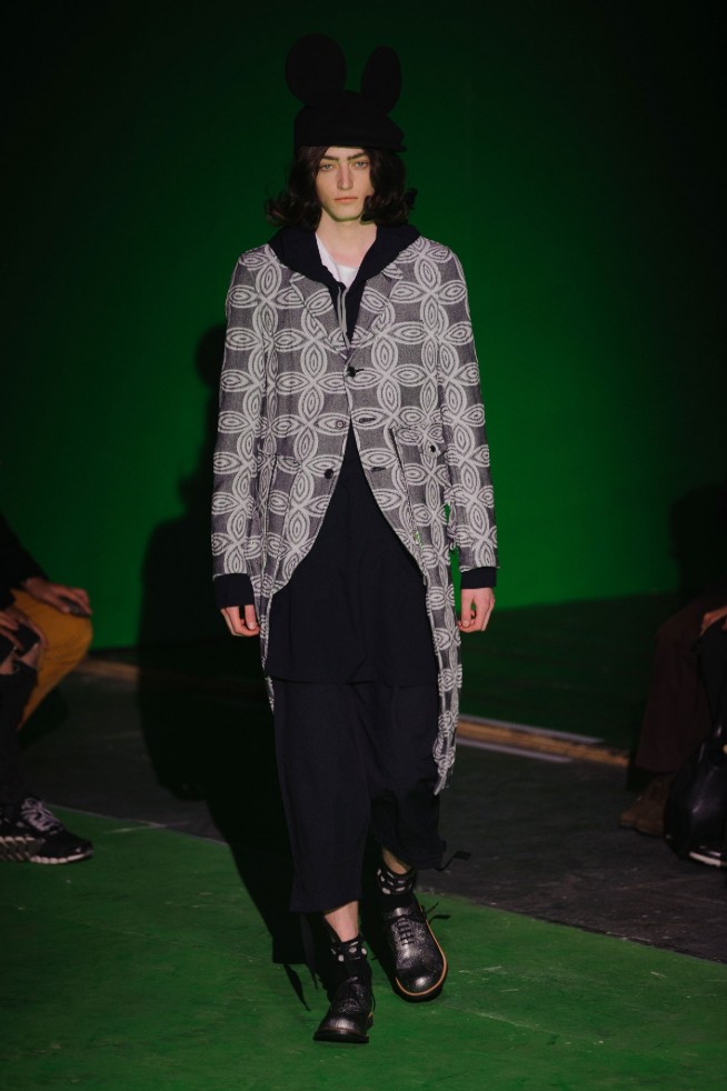 desfile-commedesgarcons-mennverno2013-38