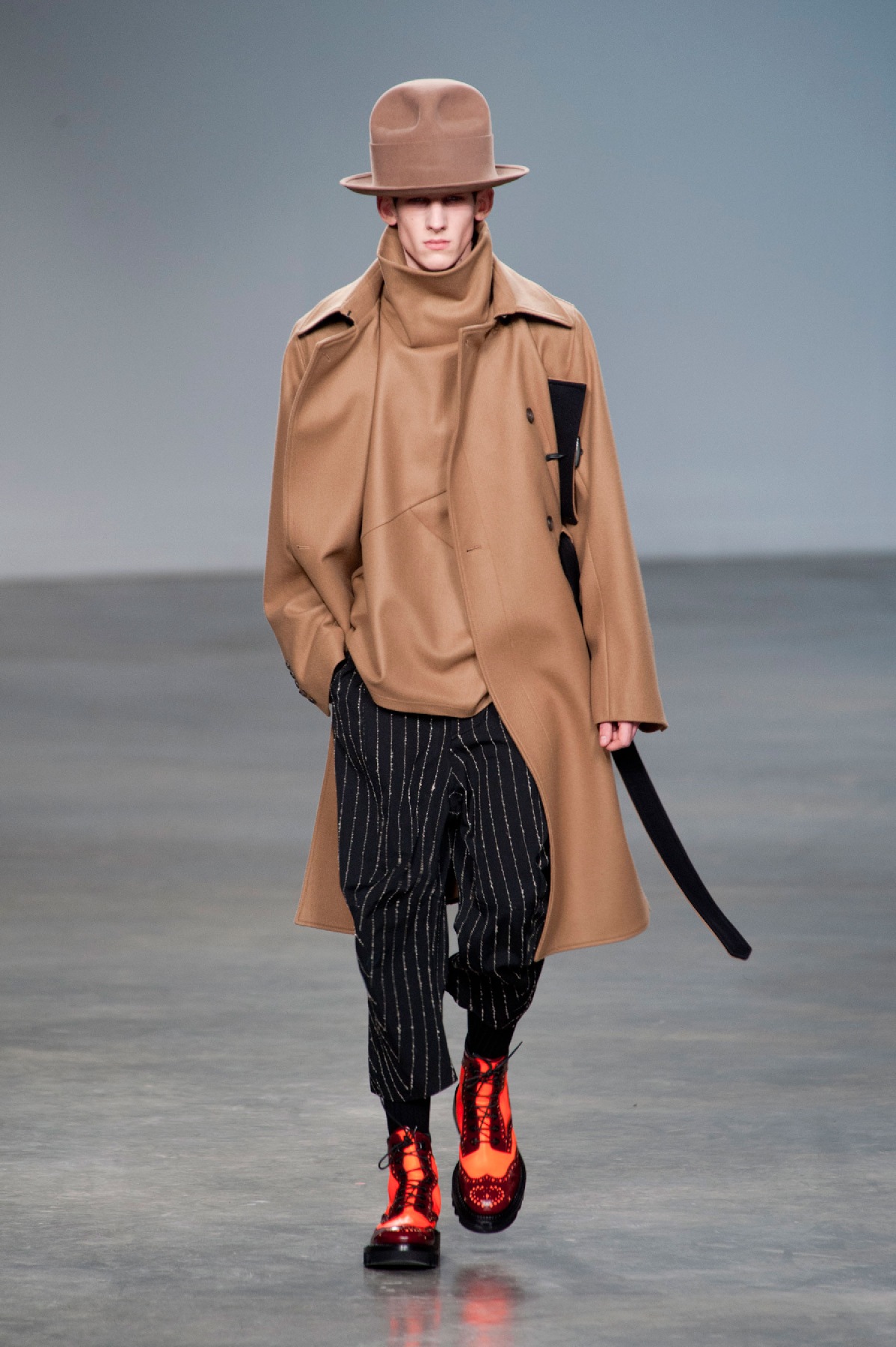 desfile-john-galliano-mennverno2013-01