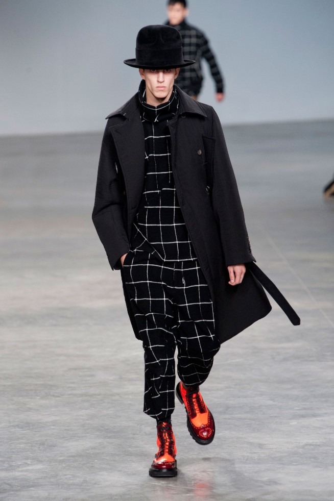 desfile-john-galliano-mennverno2013-02