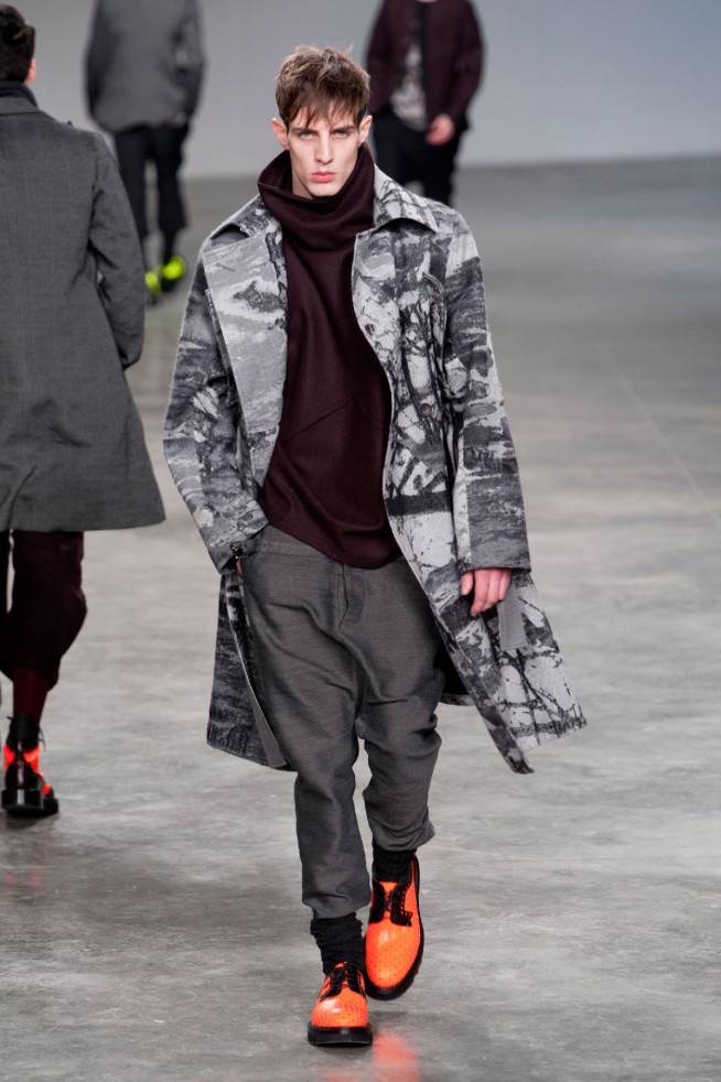 desfile-john-galliano-mennverno2013-21