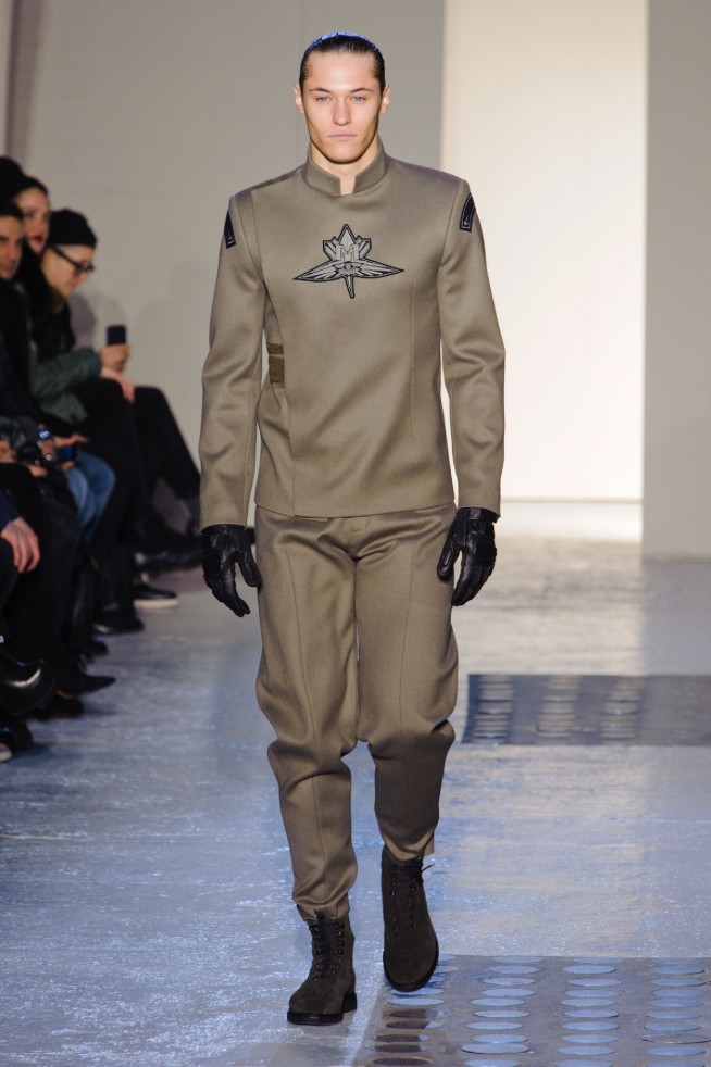 desfile-mugler-paris-mennverno2013-02