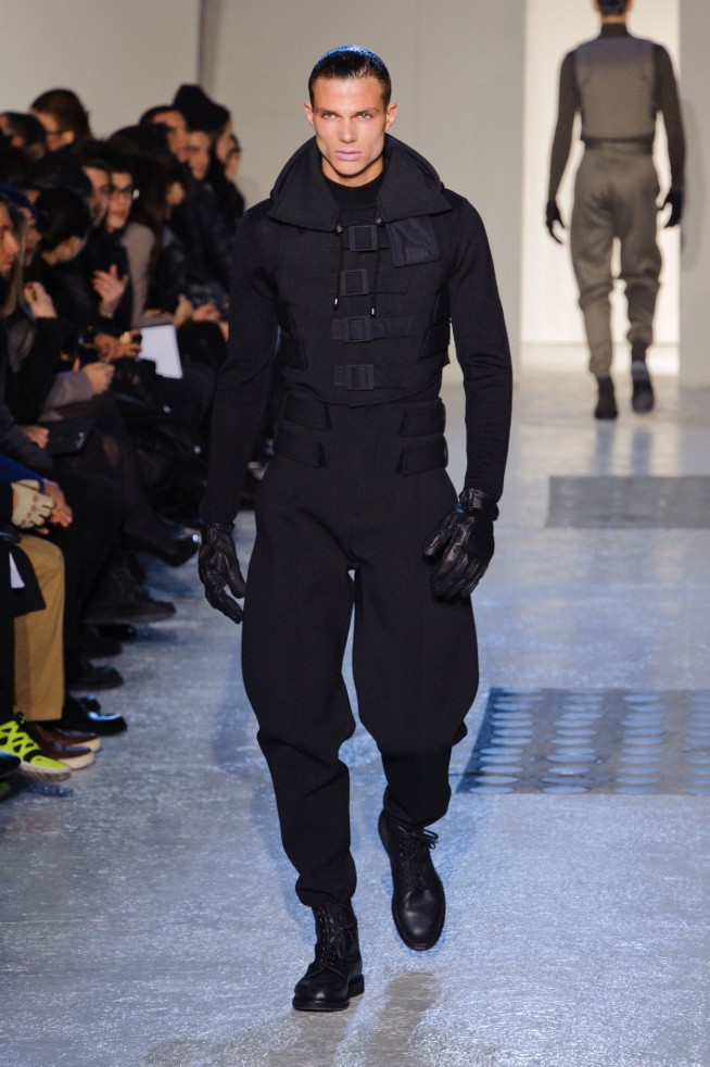 desfile-mugler-paris-mennverno2013-04
