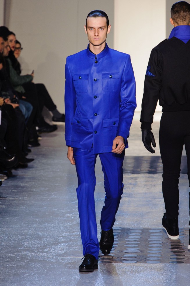 desfile-mugler-paris-mennverno2013-07