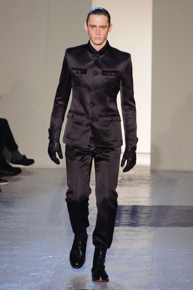 desfile-mugler-paris-mennverno2013-08