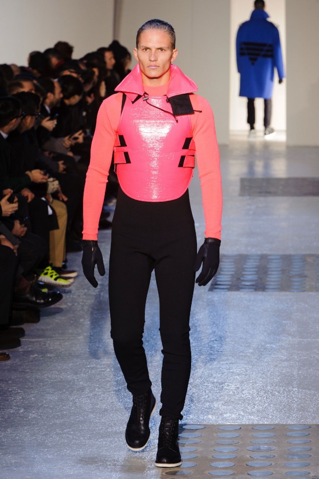 desfile-mugler-paris-mennverno2013-38