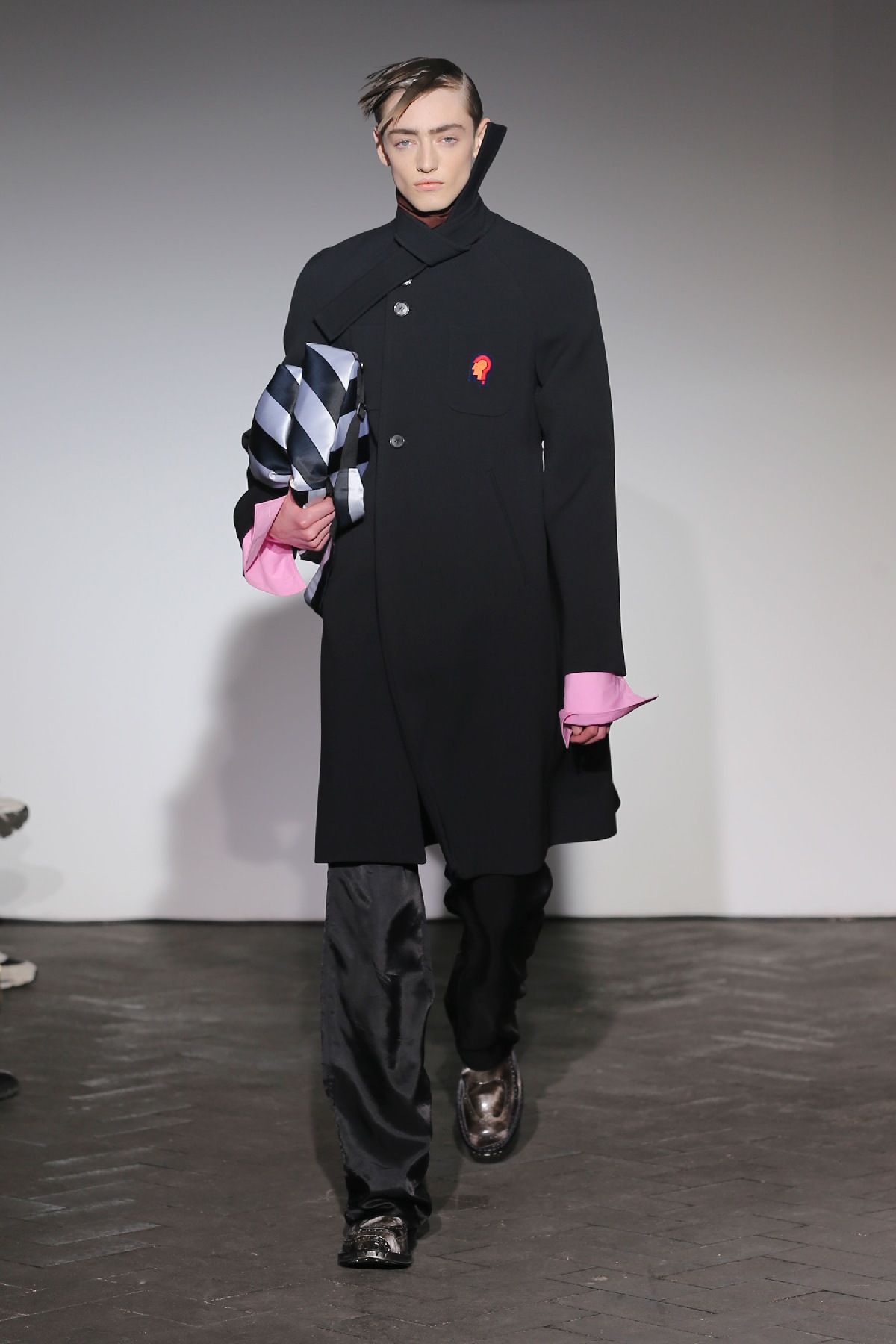 desfile-raf-simons-mennverno2013-01