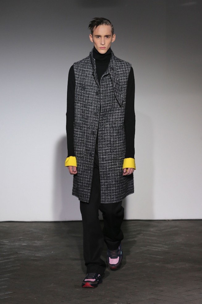 desfile-raf-simons-mennverno2013-19