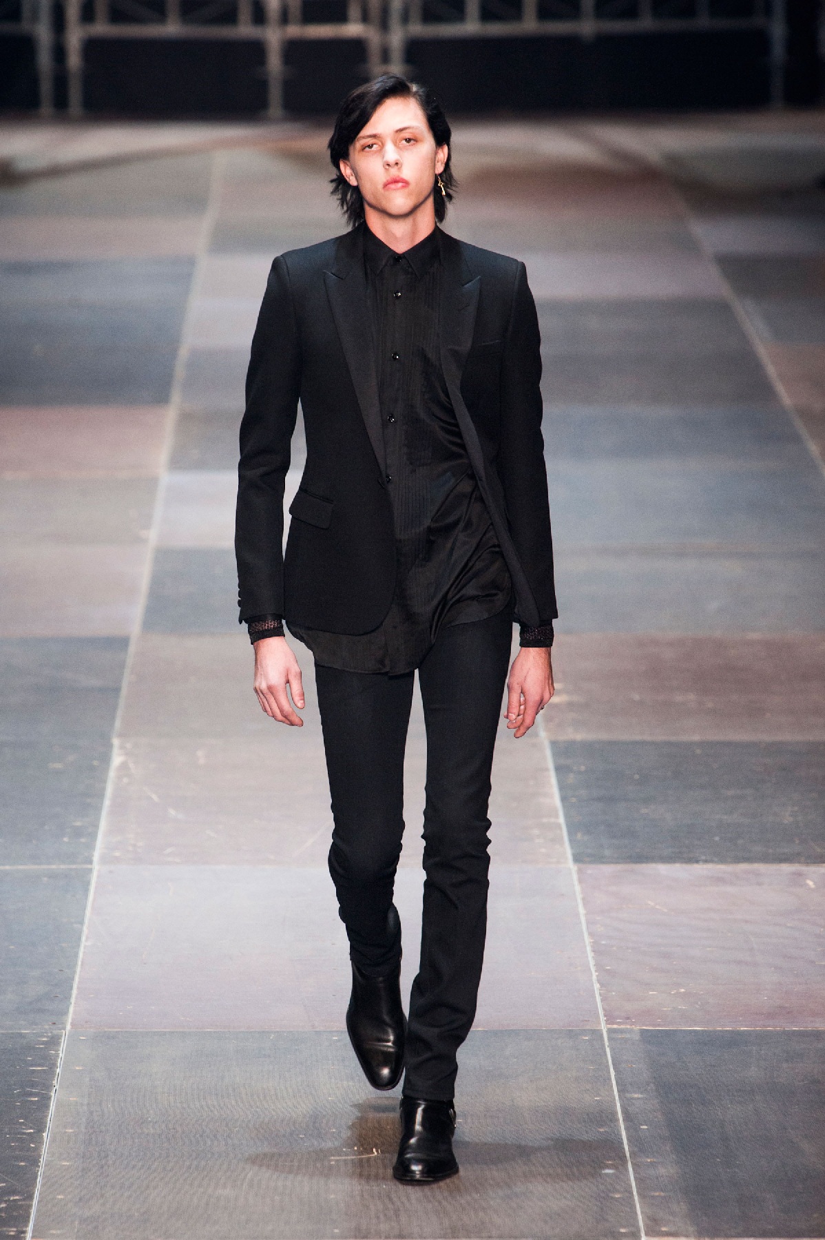 desfile-saint-laurent-paris-men-inv2013-01