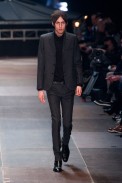 desfile-saint-laurent-paris-men-inv2013-05