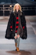 desfile-saint-laurent-paris-men-inv2013-06